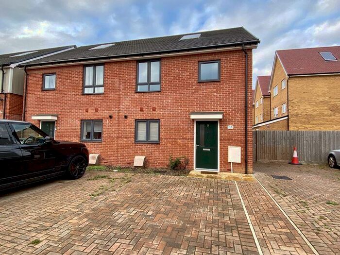 3 Bedroom Semi-Detached House To Rent In Mallins Way, Grays, RM16