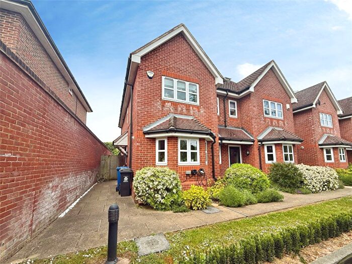 3 Bedroom Semi-Detached House For Sale In Longwood Mews, Maidenhead, Berkshire, SL6