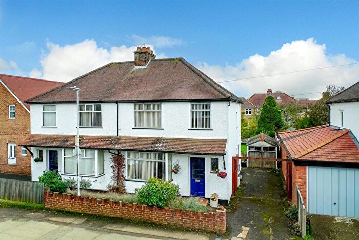 3 Bedroom Semi Detached House For Sale In Cambridge Road, St Albans, AL1