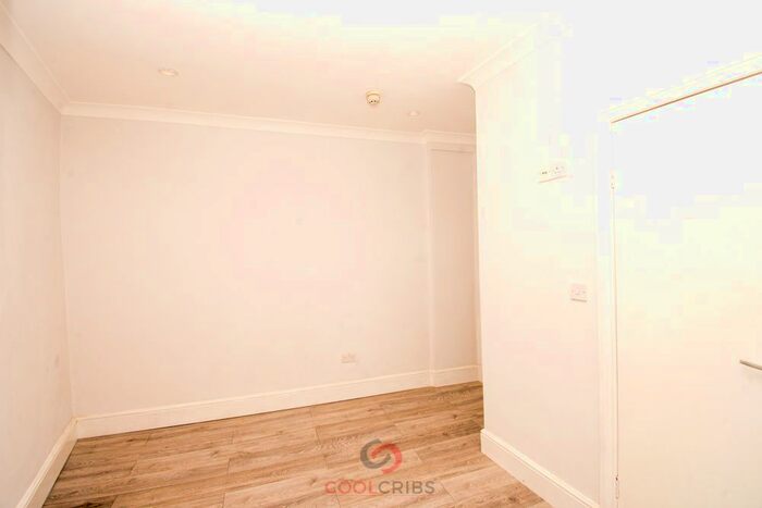 Studio To Rent In Blythe Road, London, W14