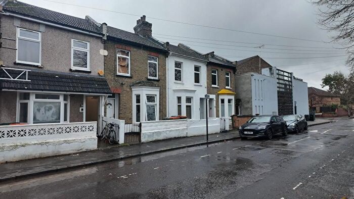 3 Bedroom Terraced House To Rent In Cemetery Rd, Stratford, Westham, Maryland, London, E7