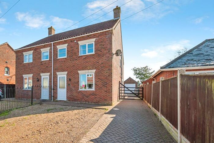3 Bedroom Semi Detached House For Sale In Norwich Road, Cawston, Norwich, NR10