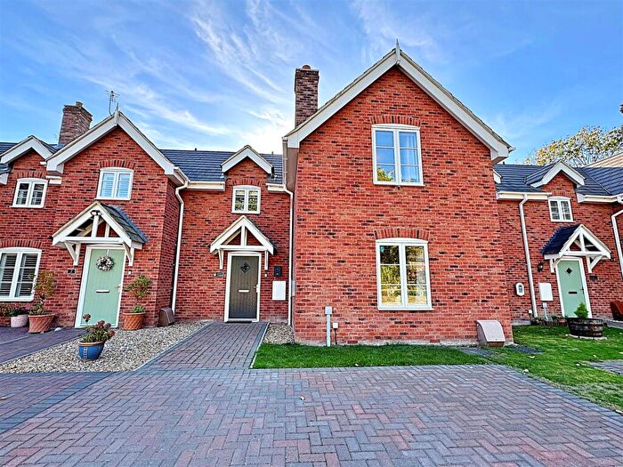 3 Bedroom Mews For Sale In Great Coates Road, Great Coates, Grimsby, N.E. Lincs, DN37