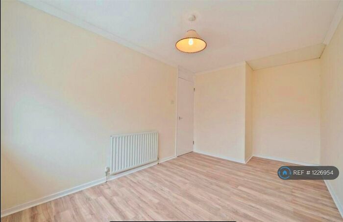 3 Bedroom End Of Terrace House To Rent In Arnett Avenue, Finchampstead, Wokingham, RG40