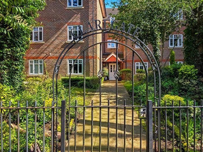 2 Bedroom Apartment For Sale In Thornton Road, Little Heath, Potters Bar, EN6