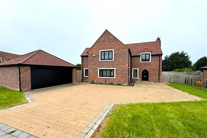 4 Bedroom Detached House To Rent In Paddock Close, Holmes Chapel, CW4