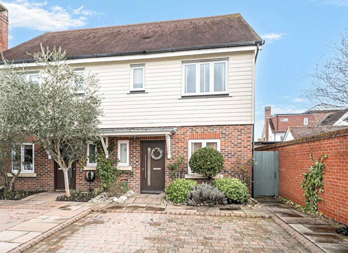 3 Bedroom Semi Detached House For Sale In Moorhens, Fleet, Hampshire, GU51