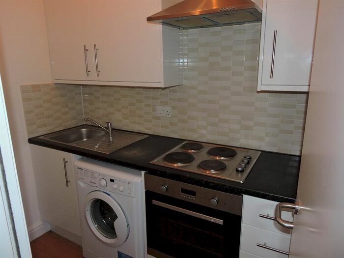 Studio To Rent In Turnpike Lane, London, N8