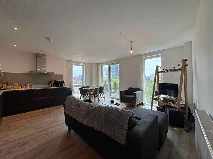 3 Bedroom Flat To Rent In The Bellows, Lockside Lane, Salford, M5