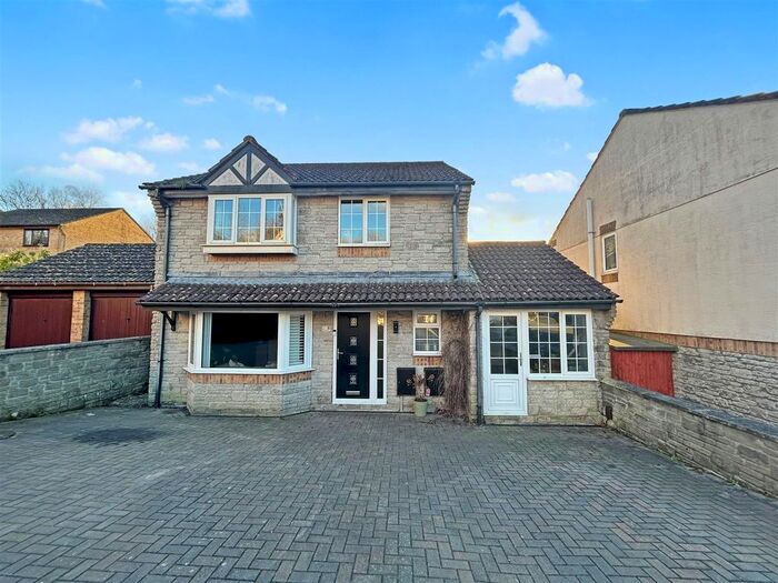 4 Bedroom Detached House For Sale In Hazel Close, Newton Abbot, TQ12