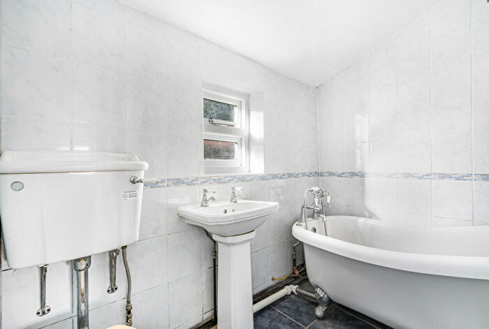 2 Bedroom Detached House For Sale In Main Street, Twyford, MK18