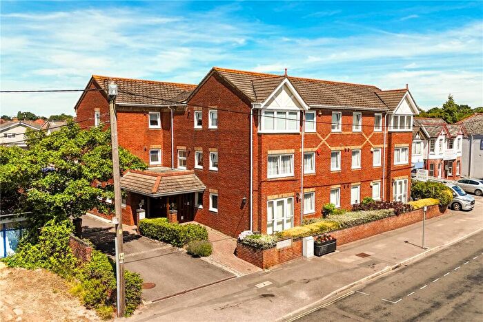 2 Bedroom Apartment For Sale In Old Milton Road, New Milton, Hampshire, BH25