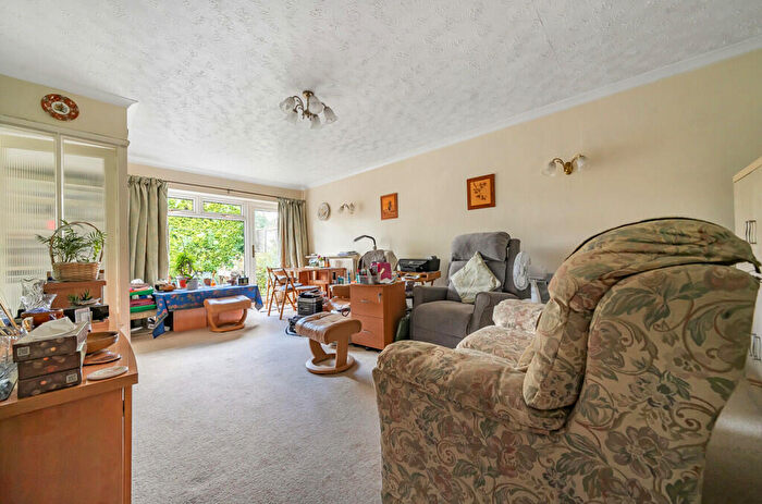 3 Bedroom Detached House For Sale In Sundon Road, Houghton Regis, Dunstable, LU5