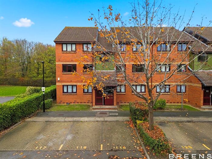 2 Bedroom Flat For Sale In Maltby Drive, Enfield, EN1