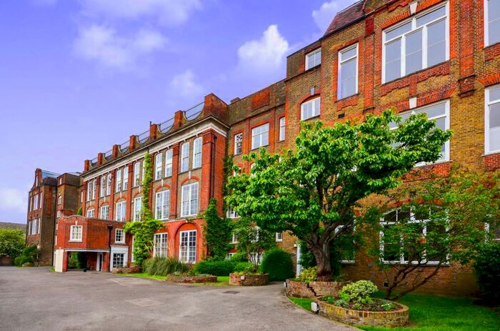 2 Bedroom Maisonette To Rent In Gathorne Street, Bethnal Green, London, E2