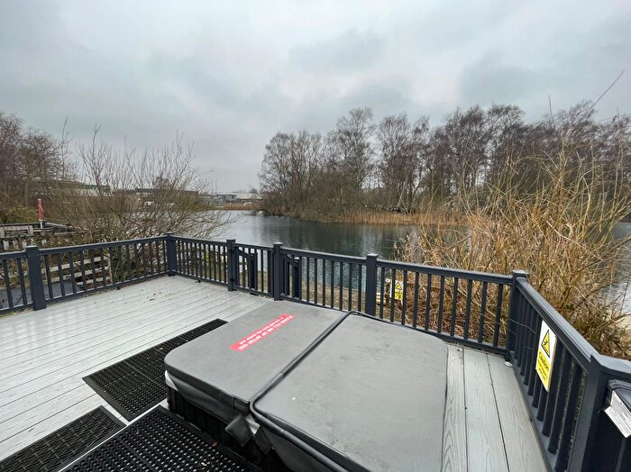 3 Bedroom Park Home For Sale In Sleaford Road, Tattershall, Lincoln, LN4