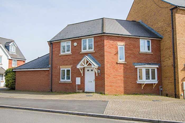 3 Bedroom Semi Detached House For Sale In Cae Canol, Penarth, CF64