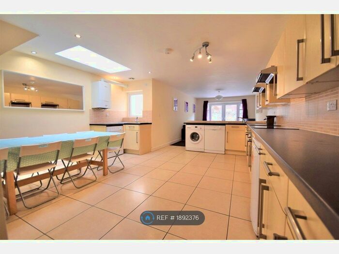 9 Bedroom Terraced House To Rent In Russell Street, Cardiff, CF24