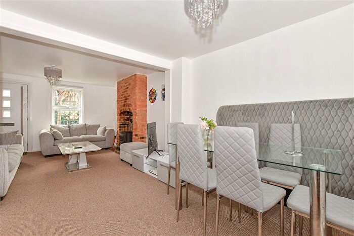 3 Bedroom End Terrace House For Sale In Loose Road, Maidstone, Kent, ME15