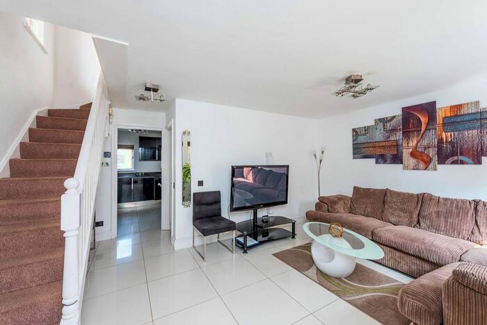 3 Bedroom Property To Rent In Stadium Street, Chelsea, London, SW10