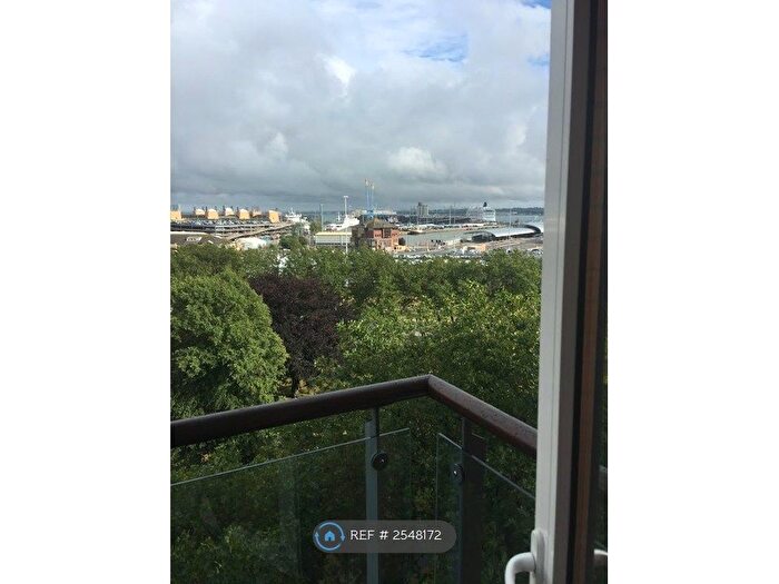 2 Bedroom Flat To Rent In Oceana Boulevard, Southampton, SO14