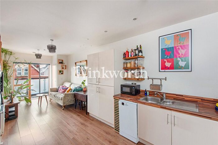 2 Bedroom Flat For Sale In West Green Road, London, N15