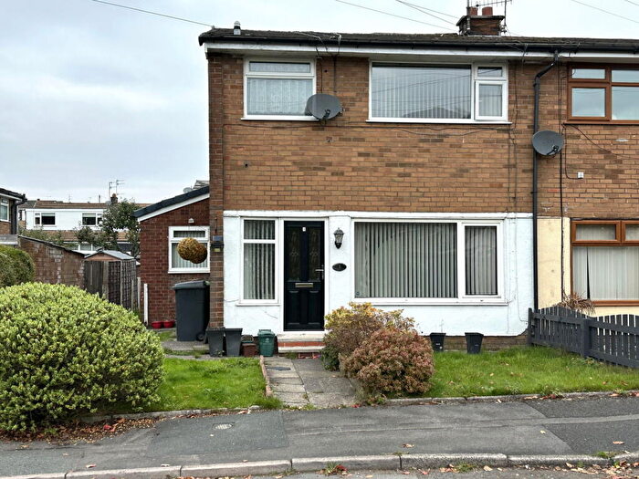 3 Bedroom Town House For Sale In Cromwell Road, Royton, OL2