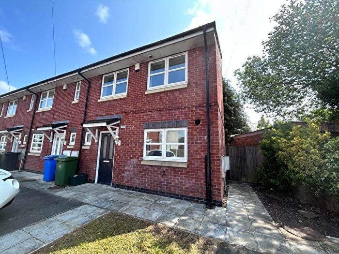 3 Bedroom Semi-Detached House To Rent In High Street, Wrexham, LL14