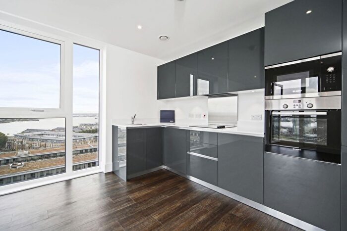 2 Bedroom Flat To Rent In Plumstead Road, London, SE18