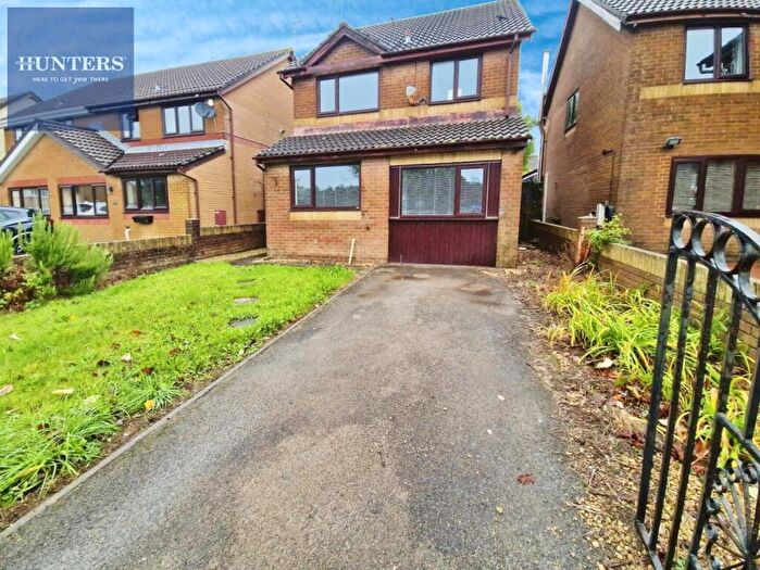 3 Bedroom Detached House For Sale In Pont Newydd, Pencoed, Bridgend, CF35
