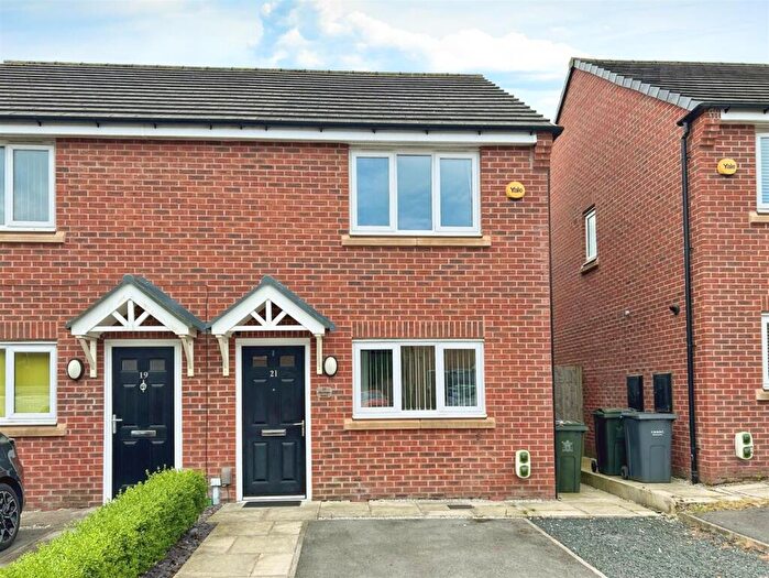 2 Bedroom Semi Detached House To Rent In Denham Drive, Bradford, BD6