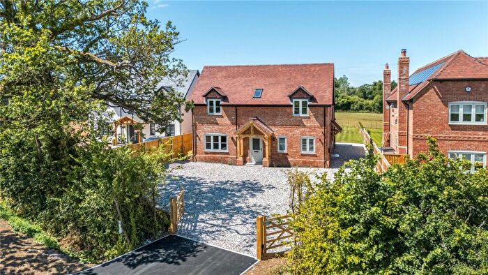 4 Bedroom Detached House For Sale In Silchester Road, Little London, Tadley, Hampshire, RG26
