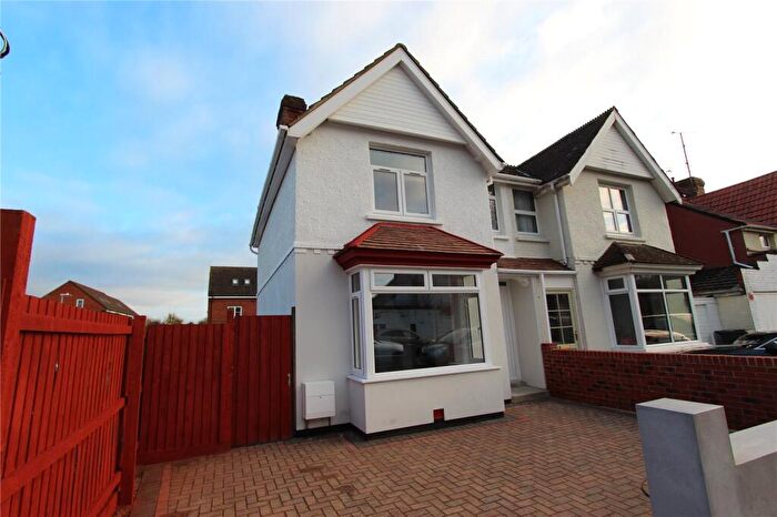 3 Bedroom End Of Terrace House To Rent In Shrivenham Road, Swindon, Wiltshire, SN1