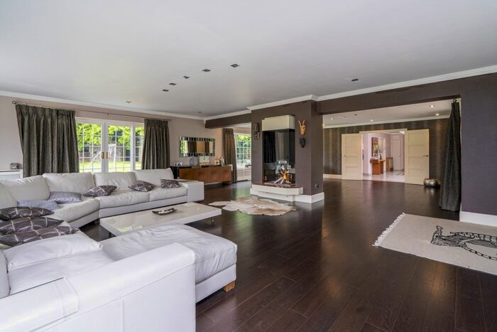 5 Bedroom Detached House To Rent In Foxes Lane, North Mymms, Hatfield, AL9