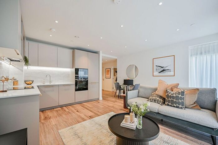 1 Bedroom Flat For Sale In Alexandra Gate, Harringay, N8
