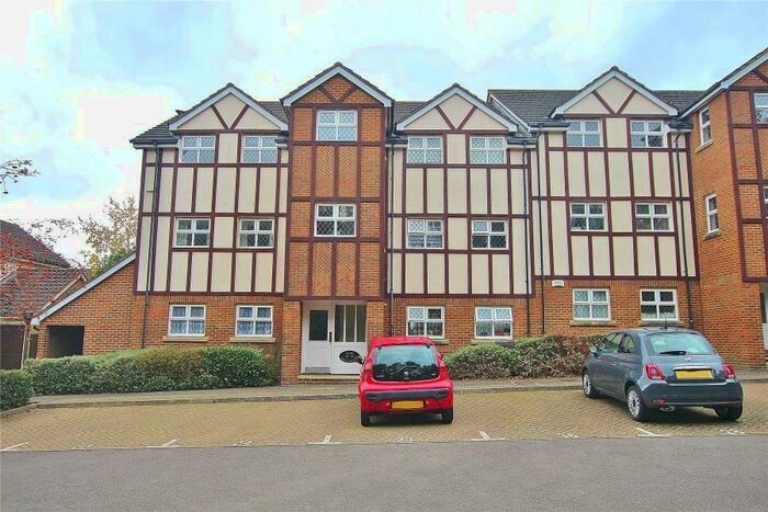 2 Bedroom Apartment To Rent In Knaphill, Woking, Surrey, GU21