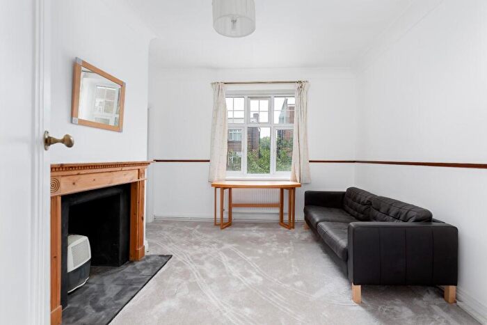 2 Bedroom Flat To Rent In Belsize Grove, Belsize Park, NW3
