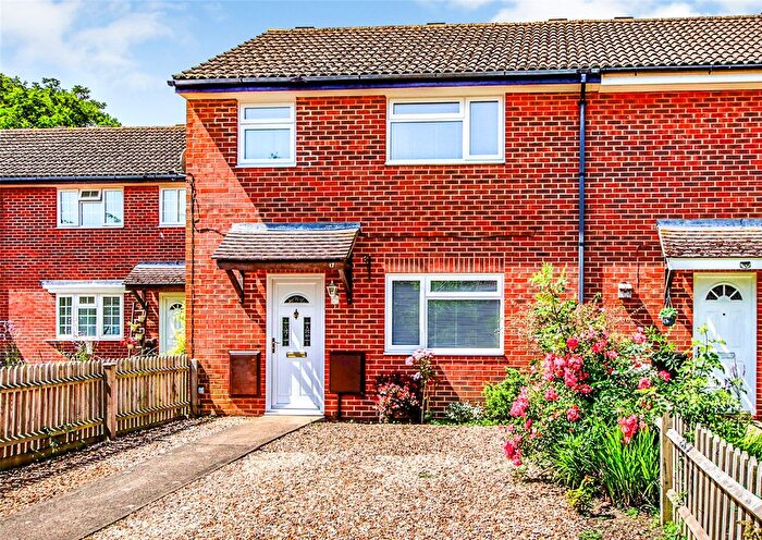3 Bedroom End Terrace House For Sale In Seaton Close, Lymington, Hampshire, SO41