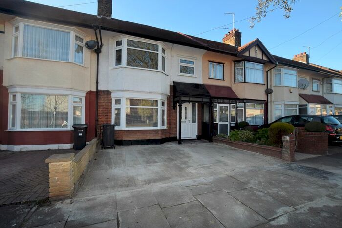 3 Bedroom Terraced House To Rent In Springfield Drive, Newbury Park, IG2