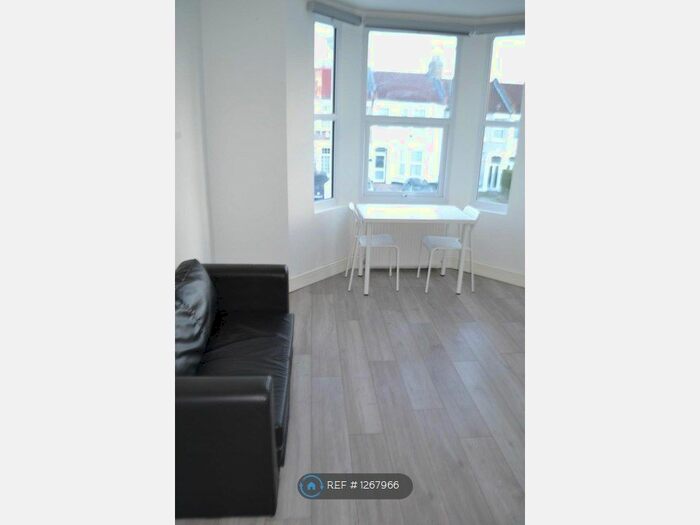 1 Bedroom Flat To Rent In Mayfair Avenue, Ilford IG1