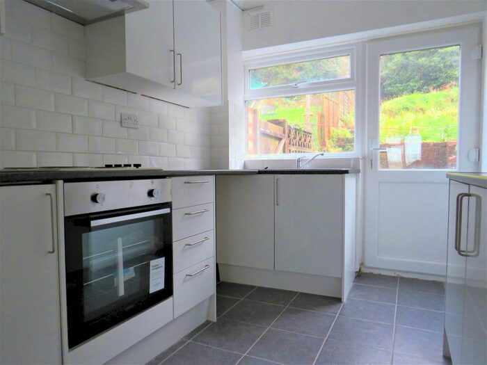 3 Bedroom End Of Terrace House To Rent In View Bank, Hastings, TN35