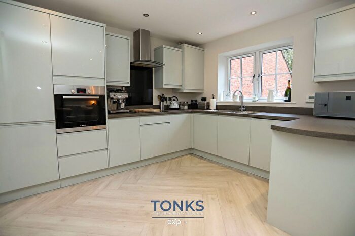 4 Bedroom Detached House For Sale In Meadowfields Close, Stourbridge, DY8