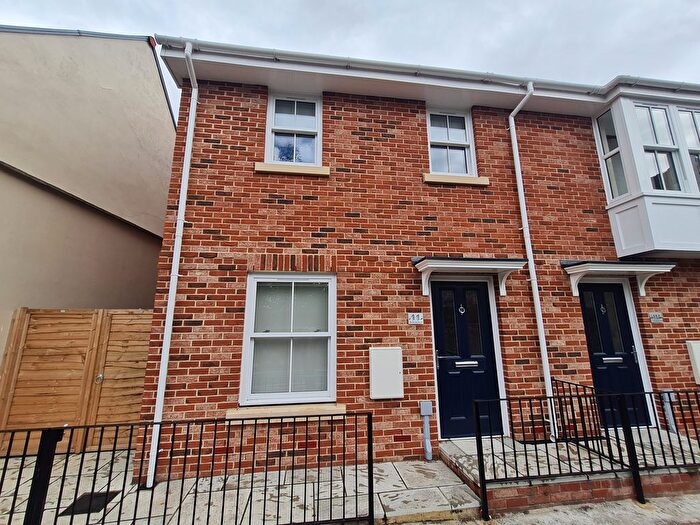 2 Bedroom Property To Rent In St. James Street, Newport, PO30
