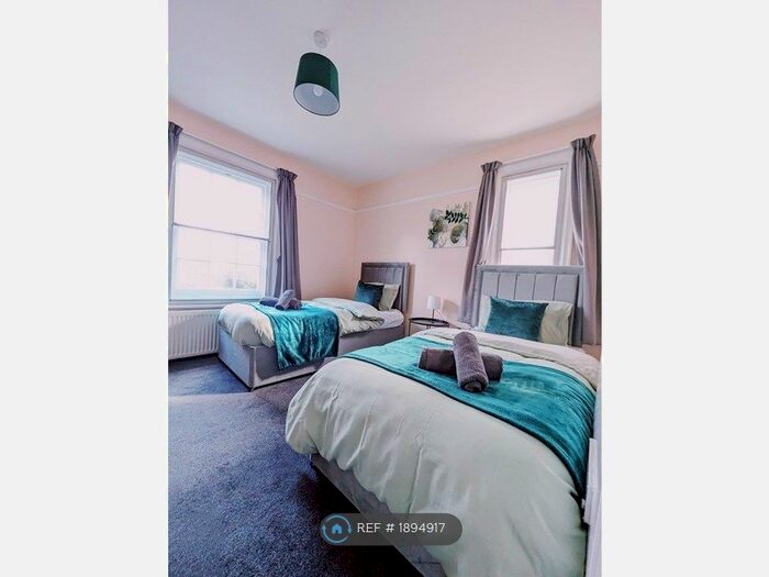 10 Bedroom Detached House To Rent In Windsor Road, Maidenhead, SL6