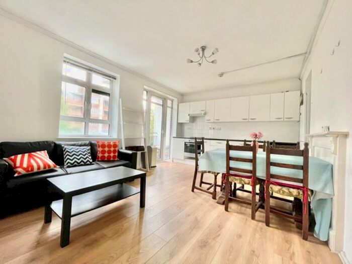 4 Bedroom Flat To Rent In Lordship Lane, London, SE22