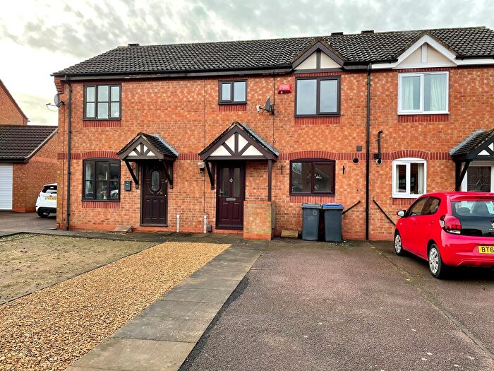 3 Bedroom Property To Rent In Wensum Close, Hinckley, LE10