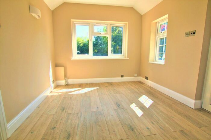 1 Bedroom Detached House To Rent In East Burnham Lane, Farnham Royal, Slough, SL2