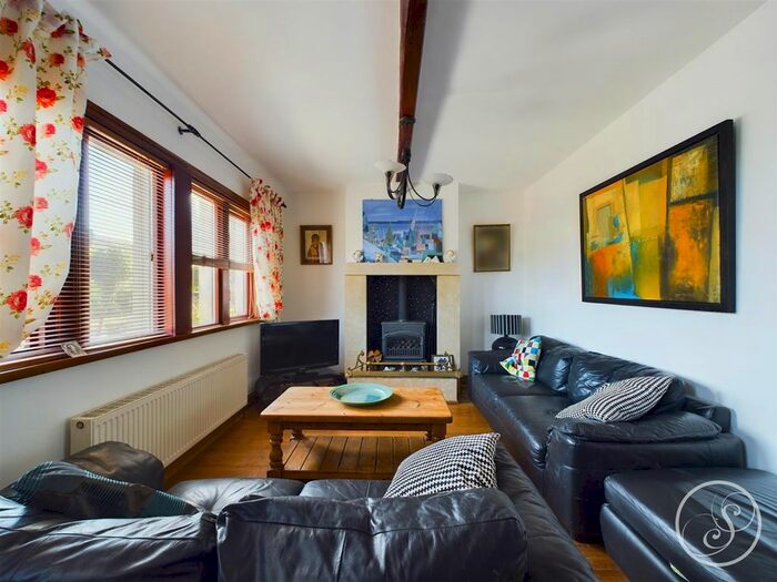 2 Bedroom Cottage For Sale In Leeds Road, Barwick In Elmet, Leeds, LS15