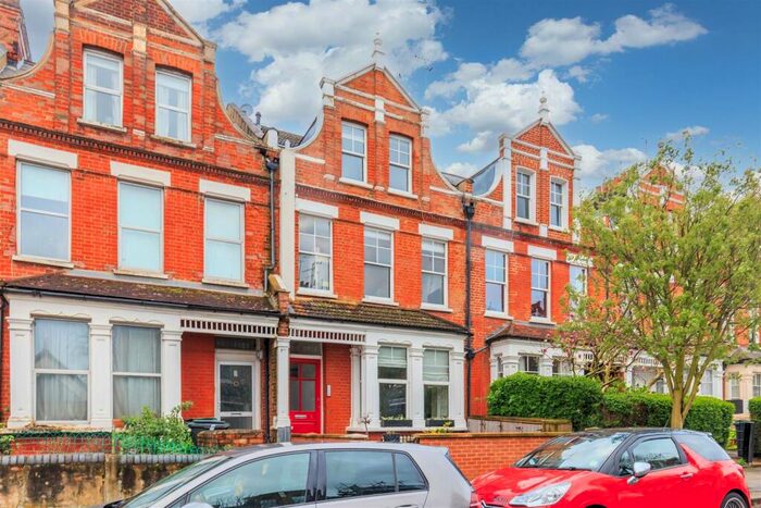 2 Bedroom Flat To Rent In Hillfield Avenue, Hornsey, N8