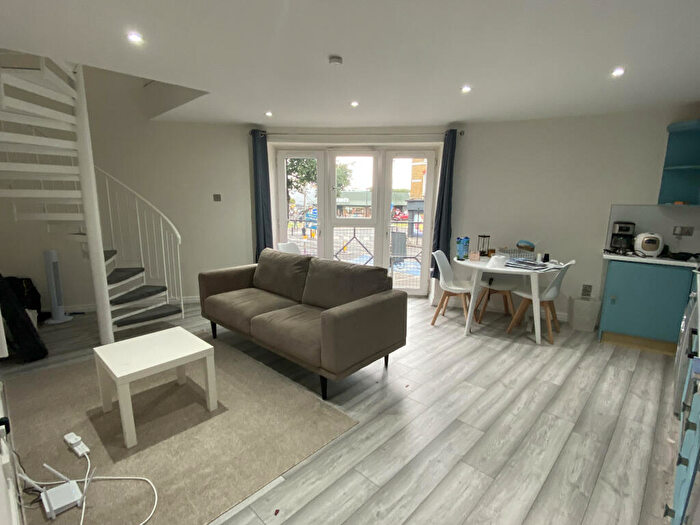 1 Bedroom Apartment To Rent In Croft Street, Surrey Quays, London, SE8